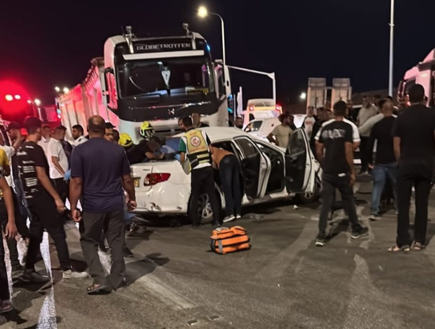 הרוג בתאונה קשה עם משאית בדרום | שלושה פצועים נוספים בדרגות פציעה שונות