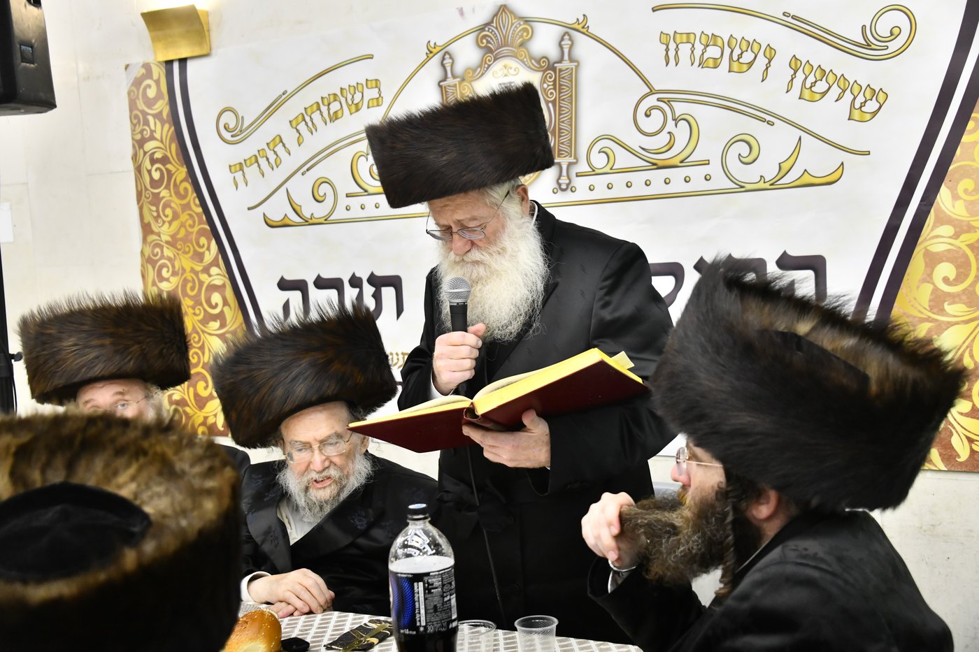 הכנסת ספר תורה לביהמ"ד ערלוי בב"ב