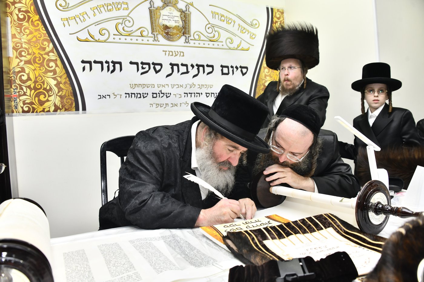 הכנסת ספר תורה לביהמ"ד ערלוי בב"ב