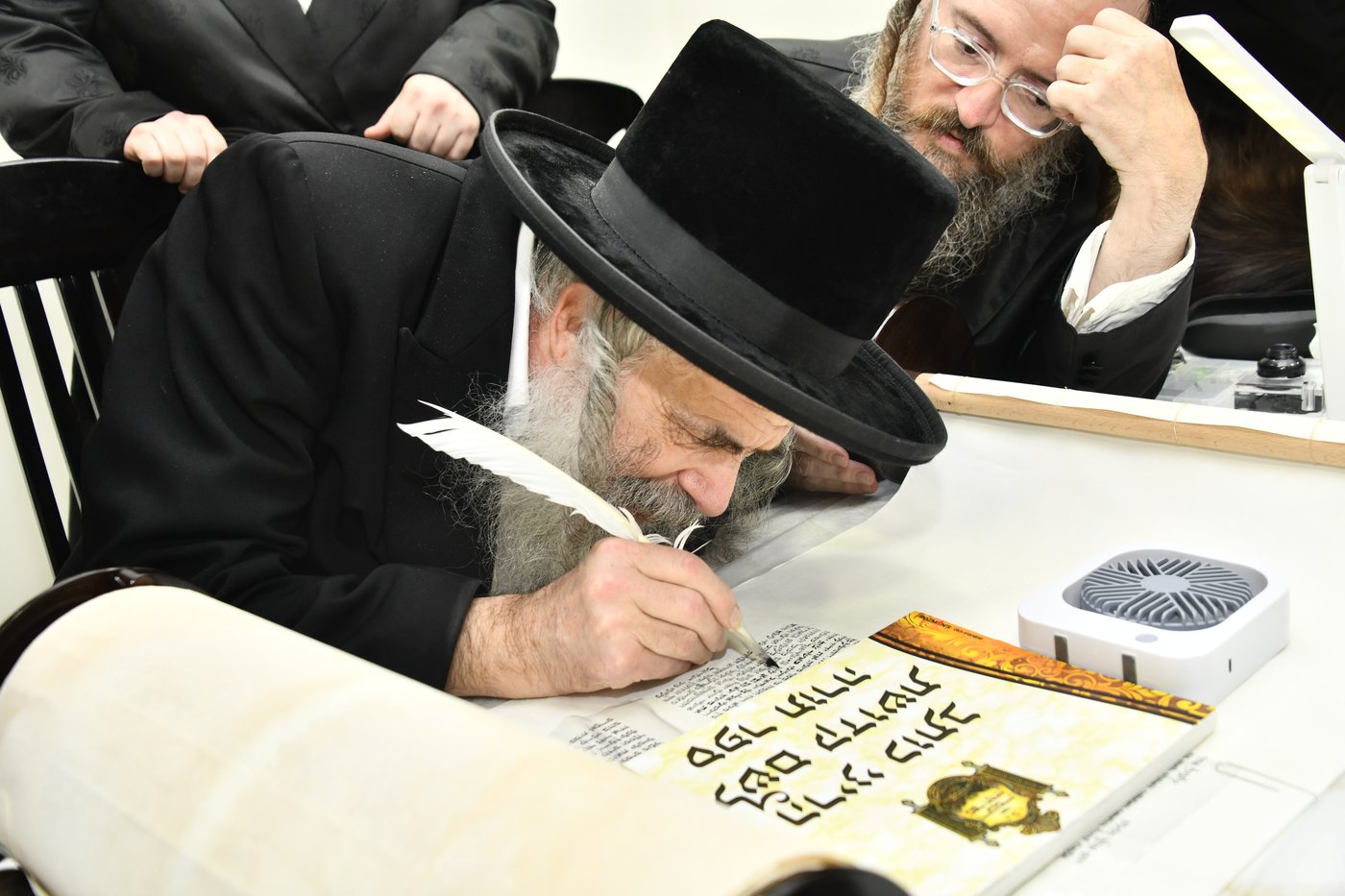 הכנסת ספר תורה לביהמ"ד ערלוי בב"ב