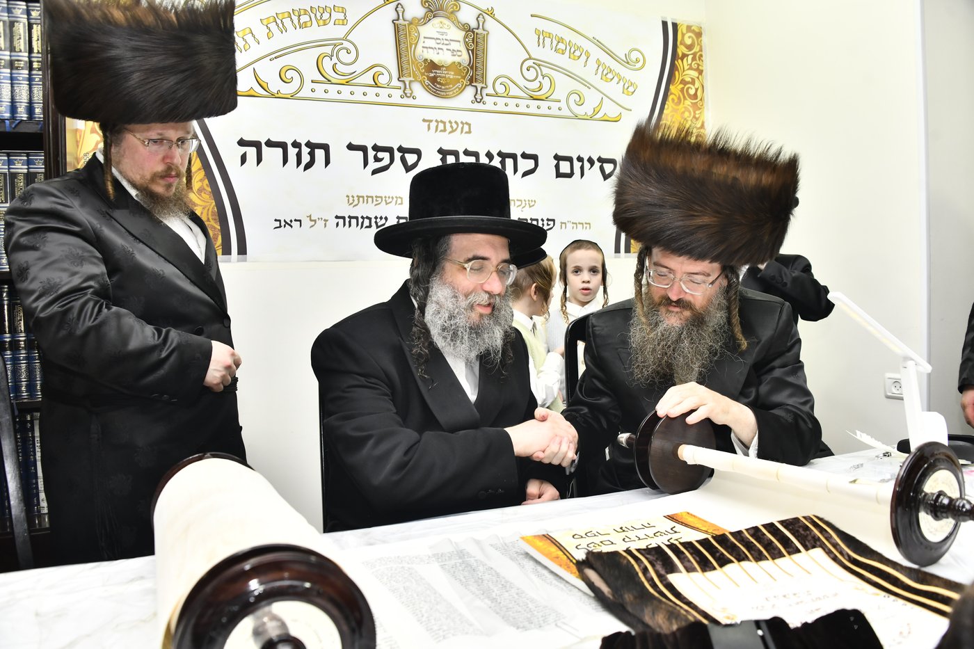 הכנסת ספר תורה לביהמ"ד ערלוי בב"ב