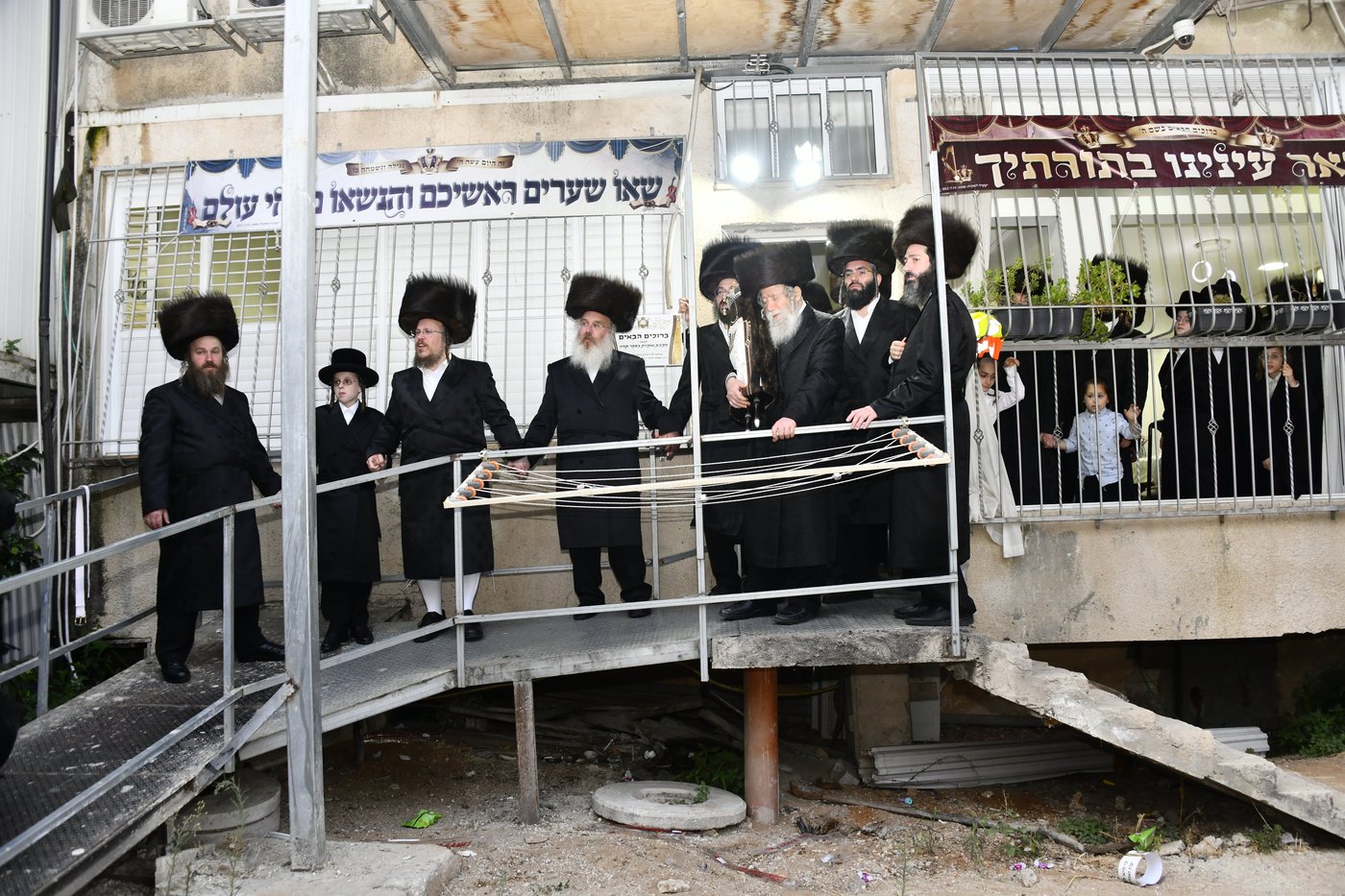 הכנסת ספר תורה לביהמ"ד ערלוי בב"ב