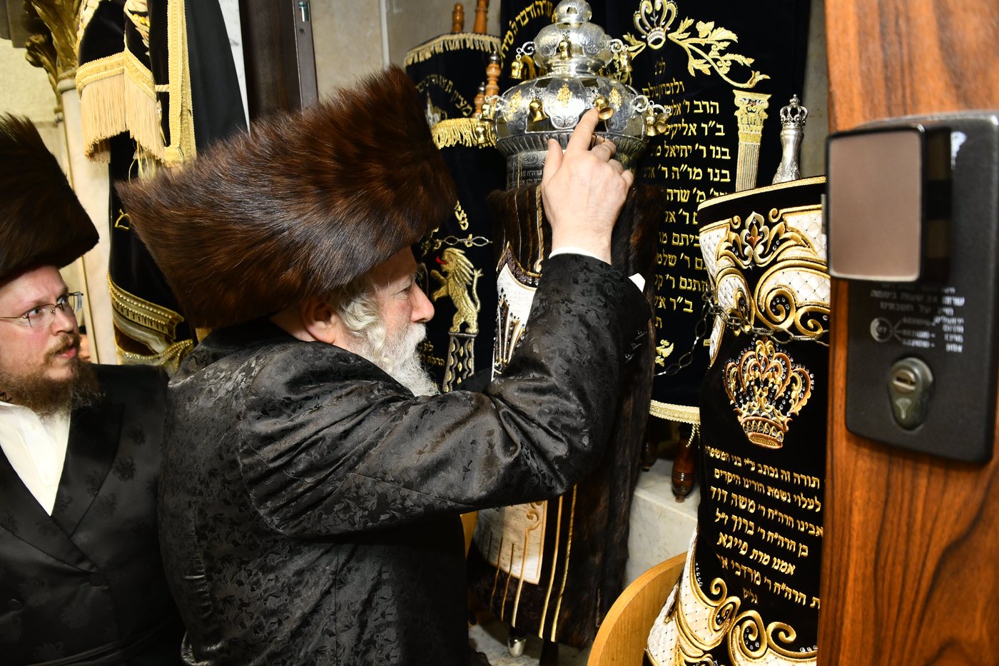 הכנסת ספר תורה לביהמ"ד ערלוי בב"ב