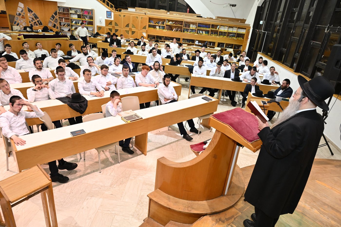 מעמד הסיומים השנתי בקעמפ ישיבת 'קרית מלך' 