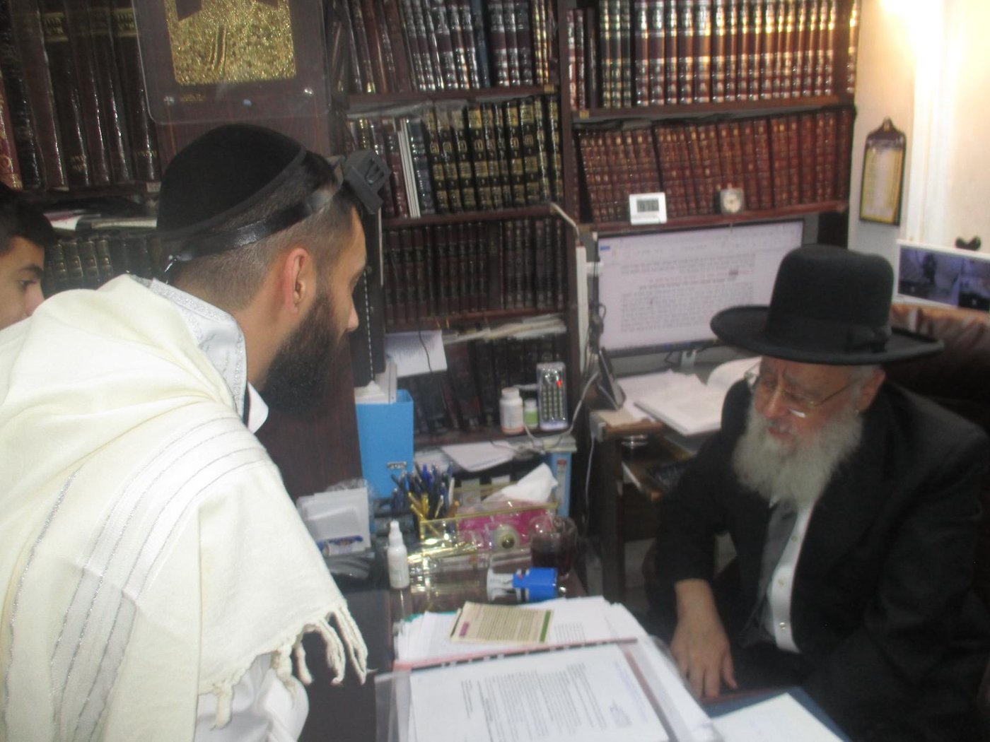 לאחר שחרורו מהכלא הצבאי: ברוך יצחקוב מתקבל בחיבה בבתי גדולי ישראל