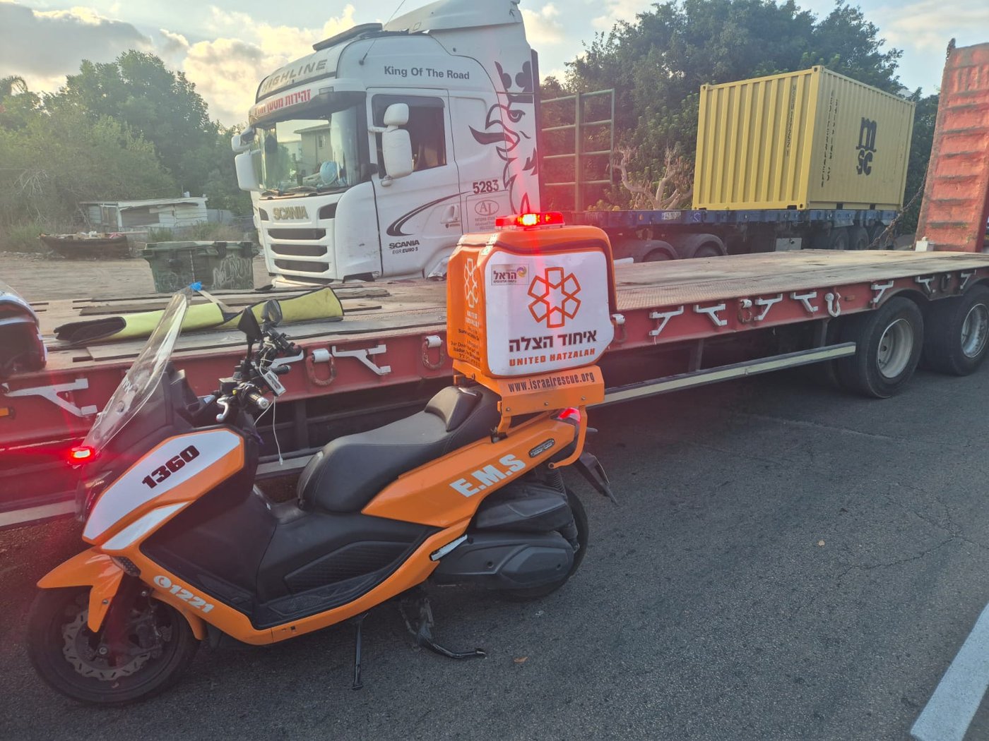 תאונה קטלנית בשעת בוקר: נהג המשאית עצר בצד ונמחץ למוות