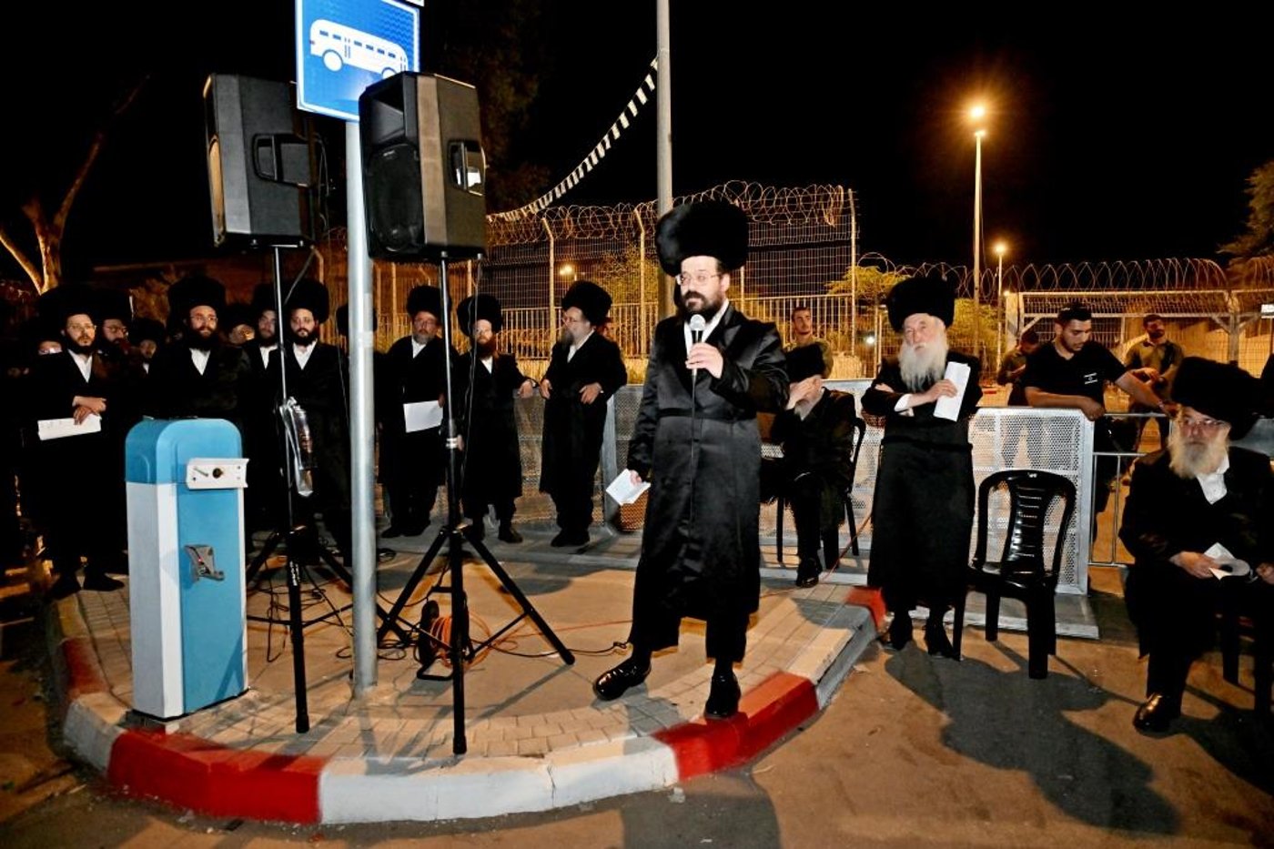 מחאת קהילות החסידים מול שערי כלא 10
