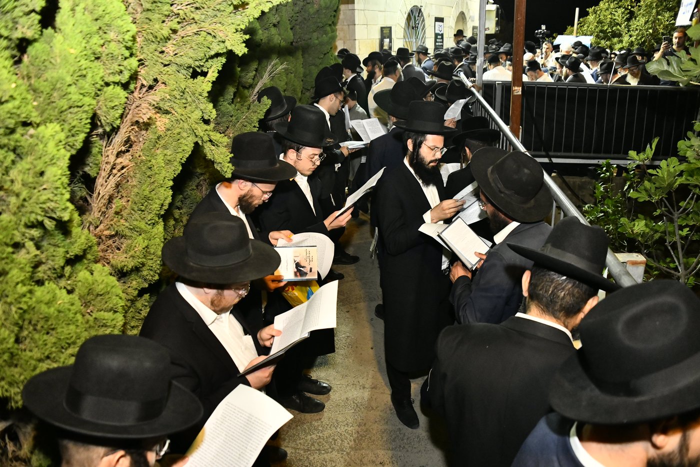 מעמד סגולת רינה של תורה למען אלפי הרווקים והרווקות בט"ו באב בעמוקה