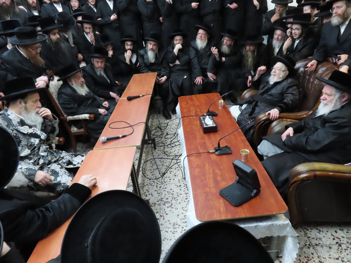ניחום אבלים אצל האחים האדמו"רים מקרעטשניף ופרמישלאן