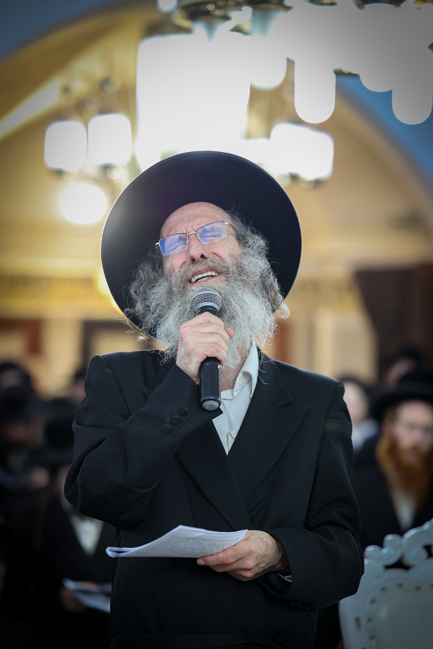 הרה"צ רבי אלימלך בידרמן בתפילה במערת המכפלה