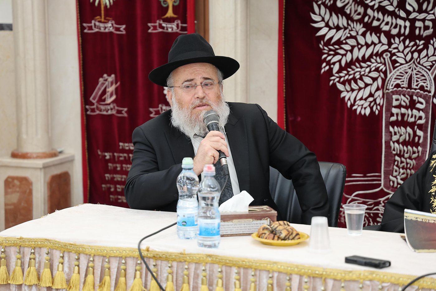הגר"י יוסף בשיחה בבית המדרש ‘משה אמת’ בשיכון ו' 