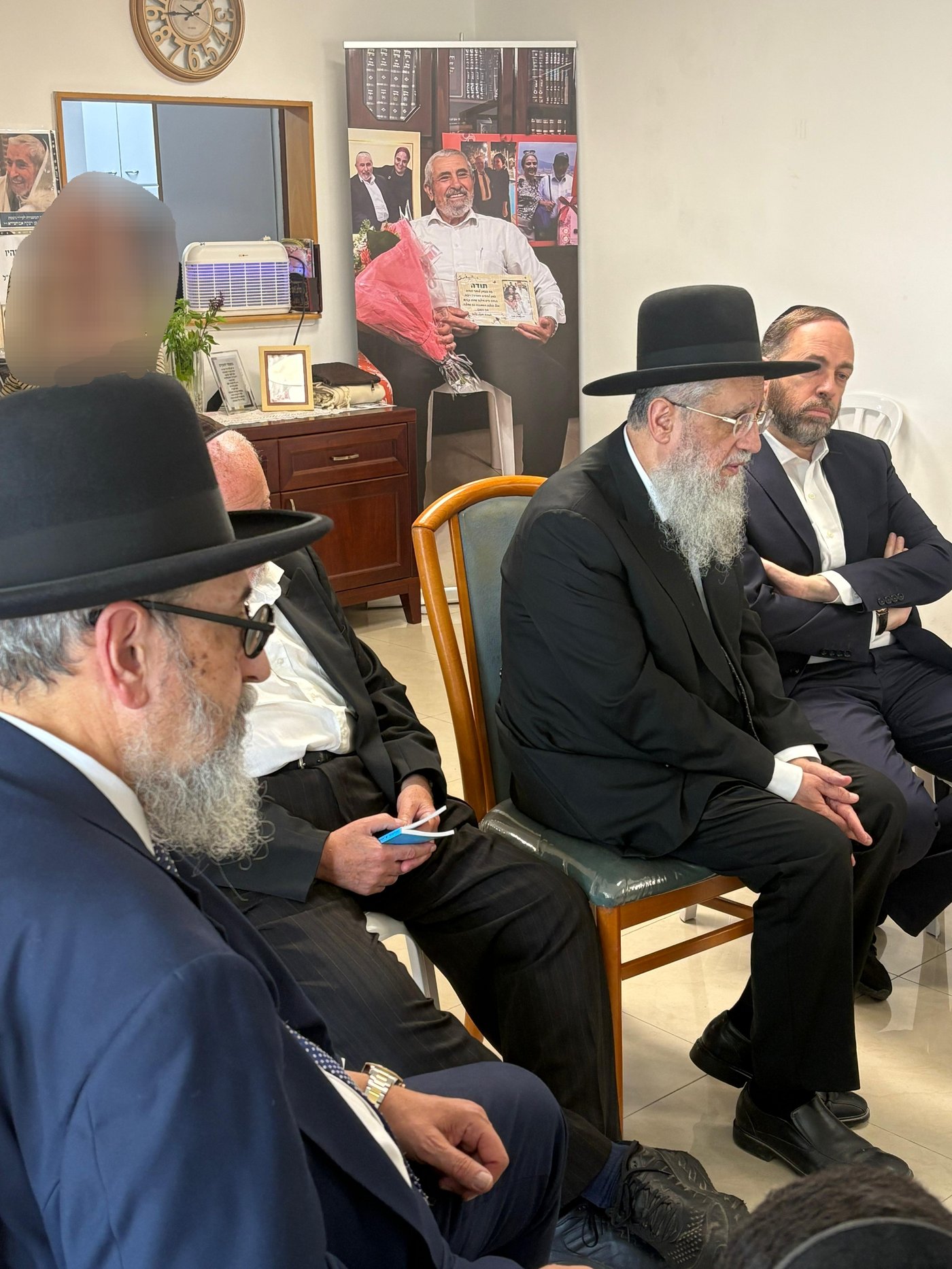 הרה"ר לישראל הרב דוד יוסף שליט"א בניחום אבלים