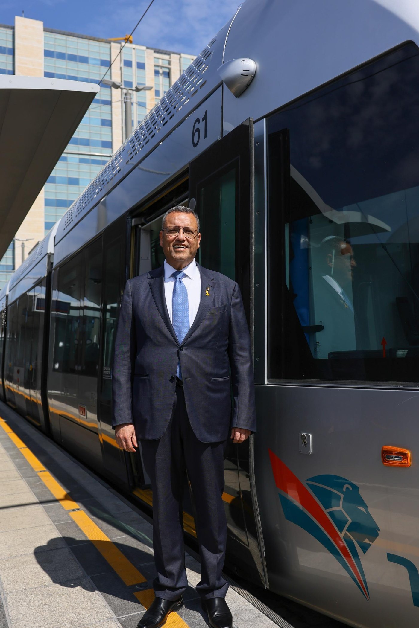 ר"ע משה ליאון, ע"י הרכבת הקלה