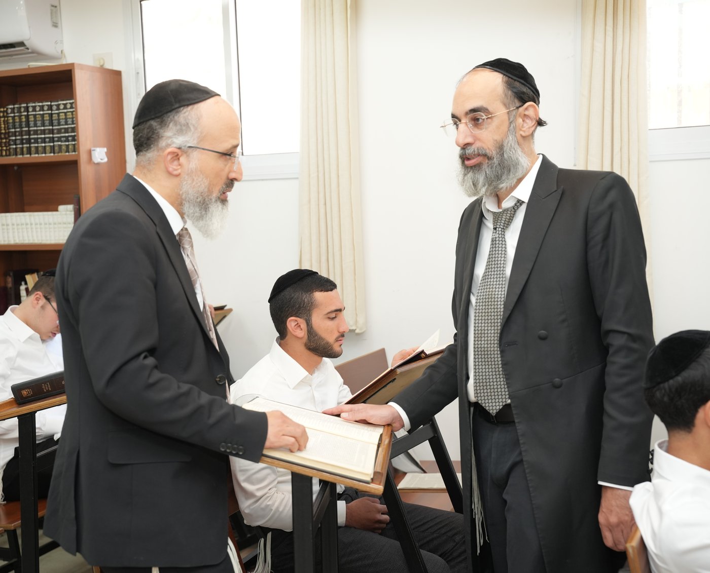 פתיחת הזמן בישיבת 'אמרי חכמה'