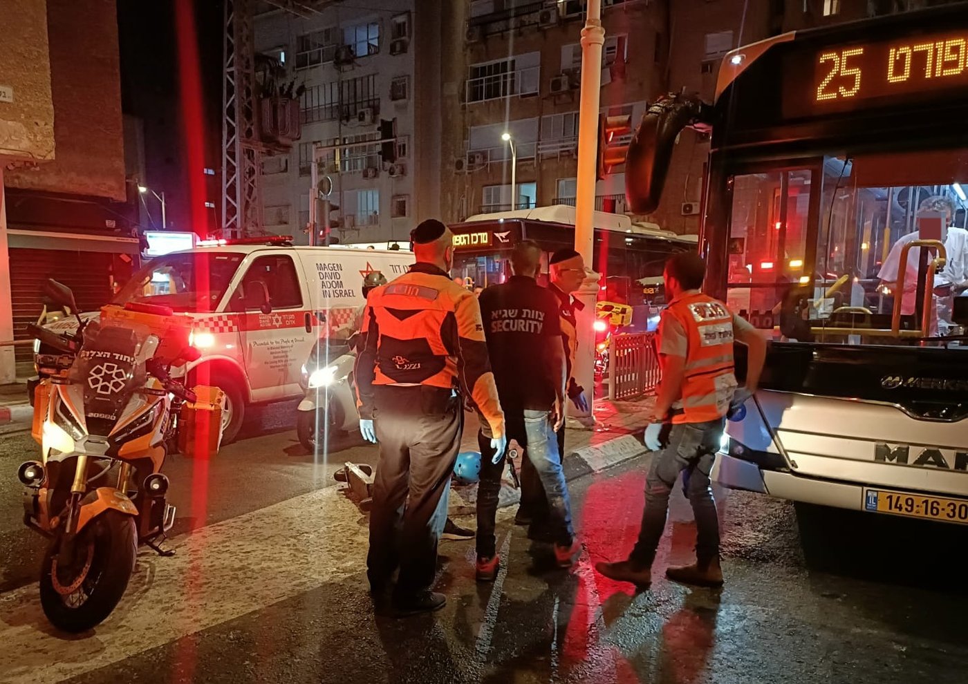 תאונה נוראה וקטלנית: בן 80 נדרס מאוטובוס ונהרג במקום