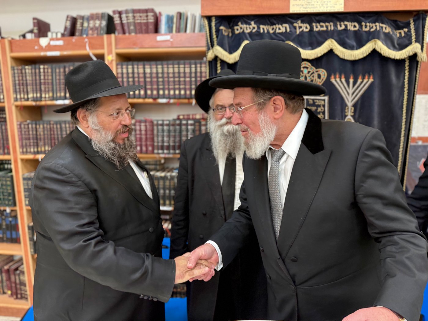 הגר"ק בר בביקור בישיבת 'תומכי תמימים ליובאוויטש' בקריות