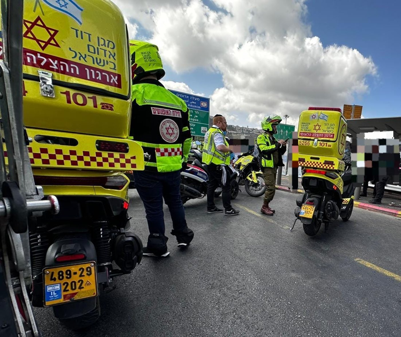 כוחות מד"א בזירה