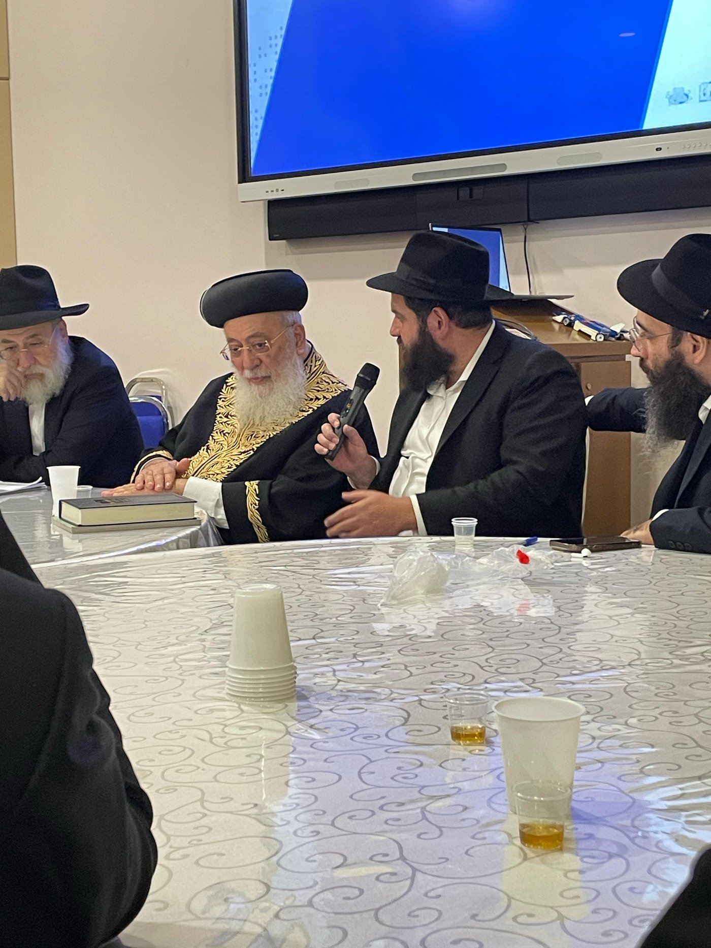 אירוע נדיר בסינגפור: הרבנים החרדים התכנסו באי הטרופי