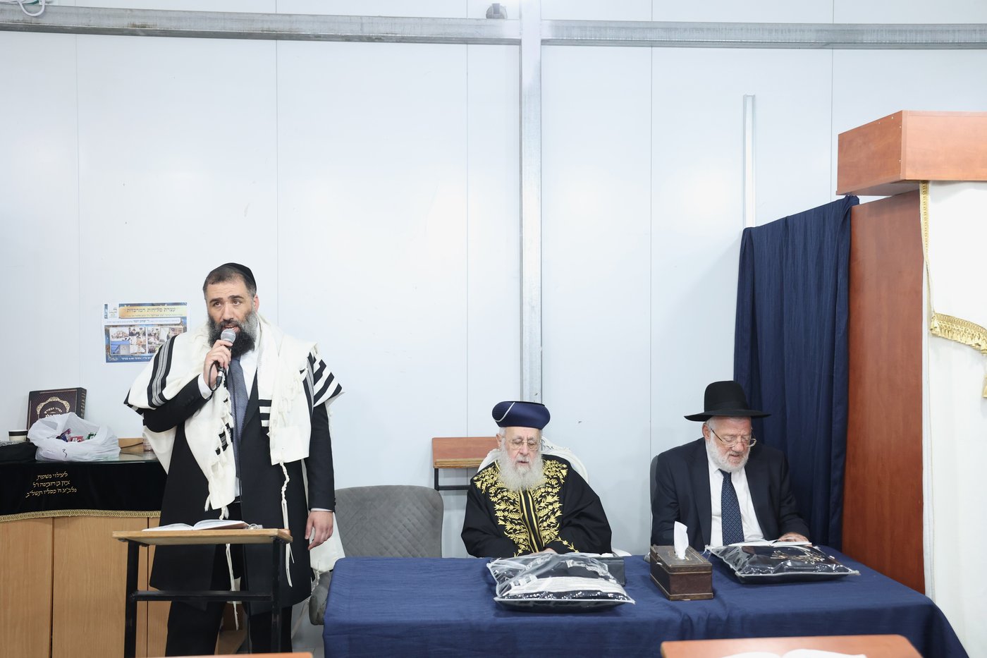 הראשל"צ הגאון רבי יצחק יוסף בסליחות בבית הכנסת "מגן אברהם"
