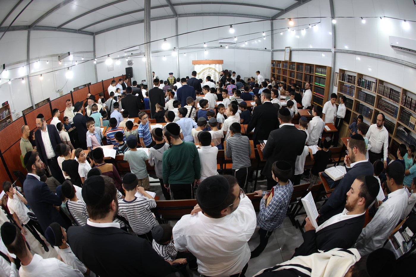 הראשל"צ הגאון רבי יצחק יוסף בסליחות בבית הכנסת "מגן אברהם"