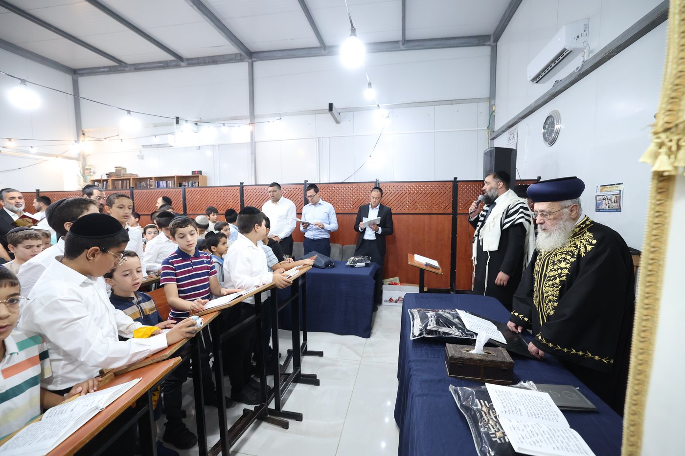 הראשל"צ הגאון רבי יצחק יוסף בסליחות בבית הכנסת "מגן אברהם"