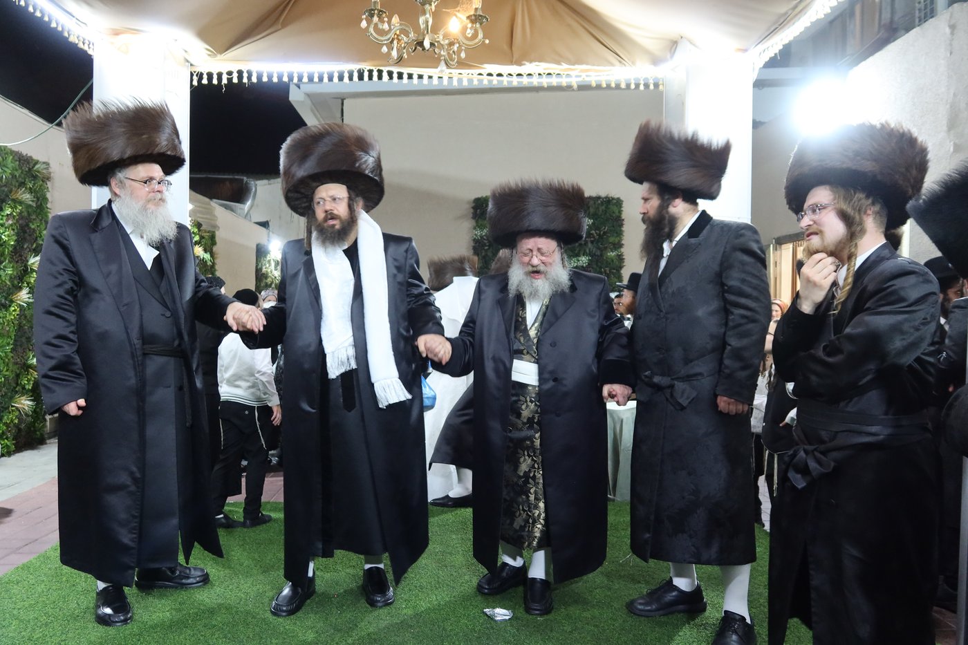 שמחת נישואי נכד האדמו"ר מנאדבורנה באניא