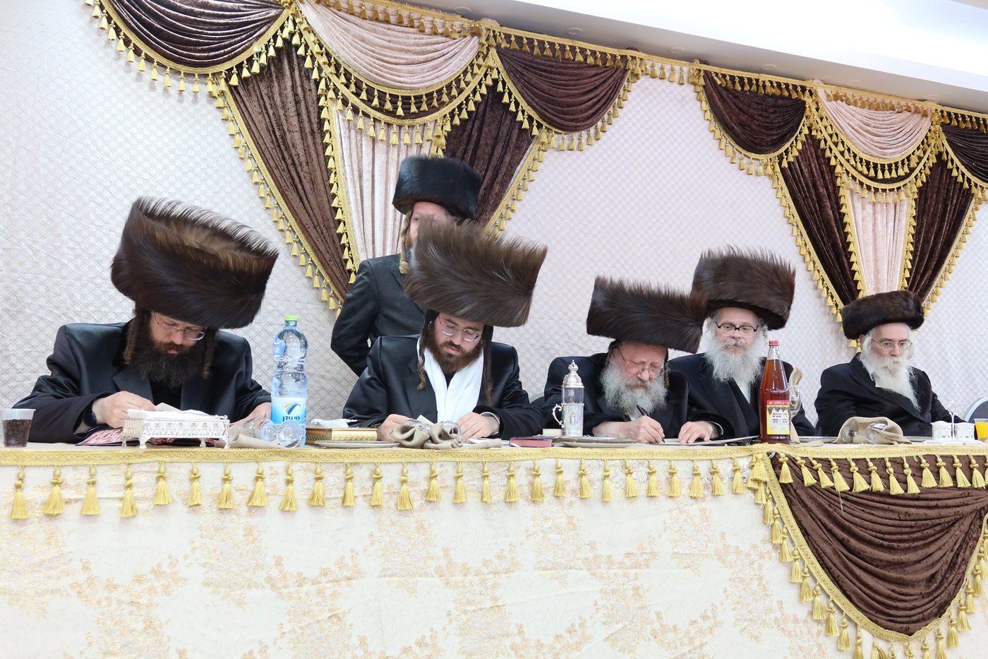 שמחת נישואי נכד האדמו"ר מנאדבורנה באניא