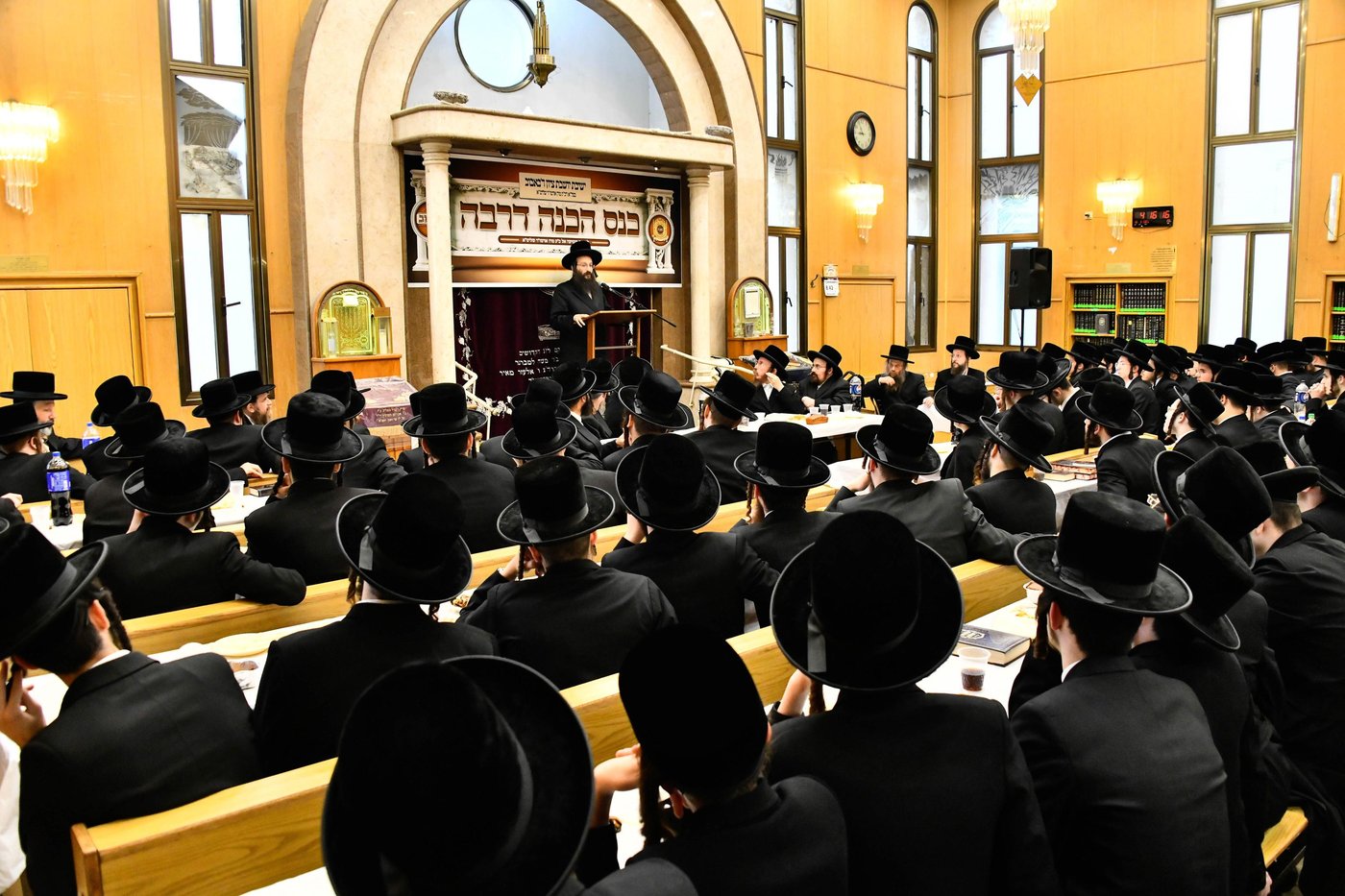 הרה"צ רבי חיים שלום הלברשטאם בביקור בישיבת באבוב בבת ים