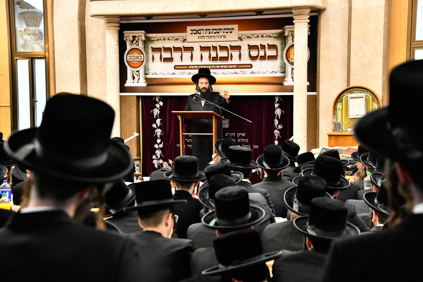 הרה"צ רבי חיים שלום הלברשטאם בביקור בישיבת באבוב בבת ים