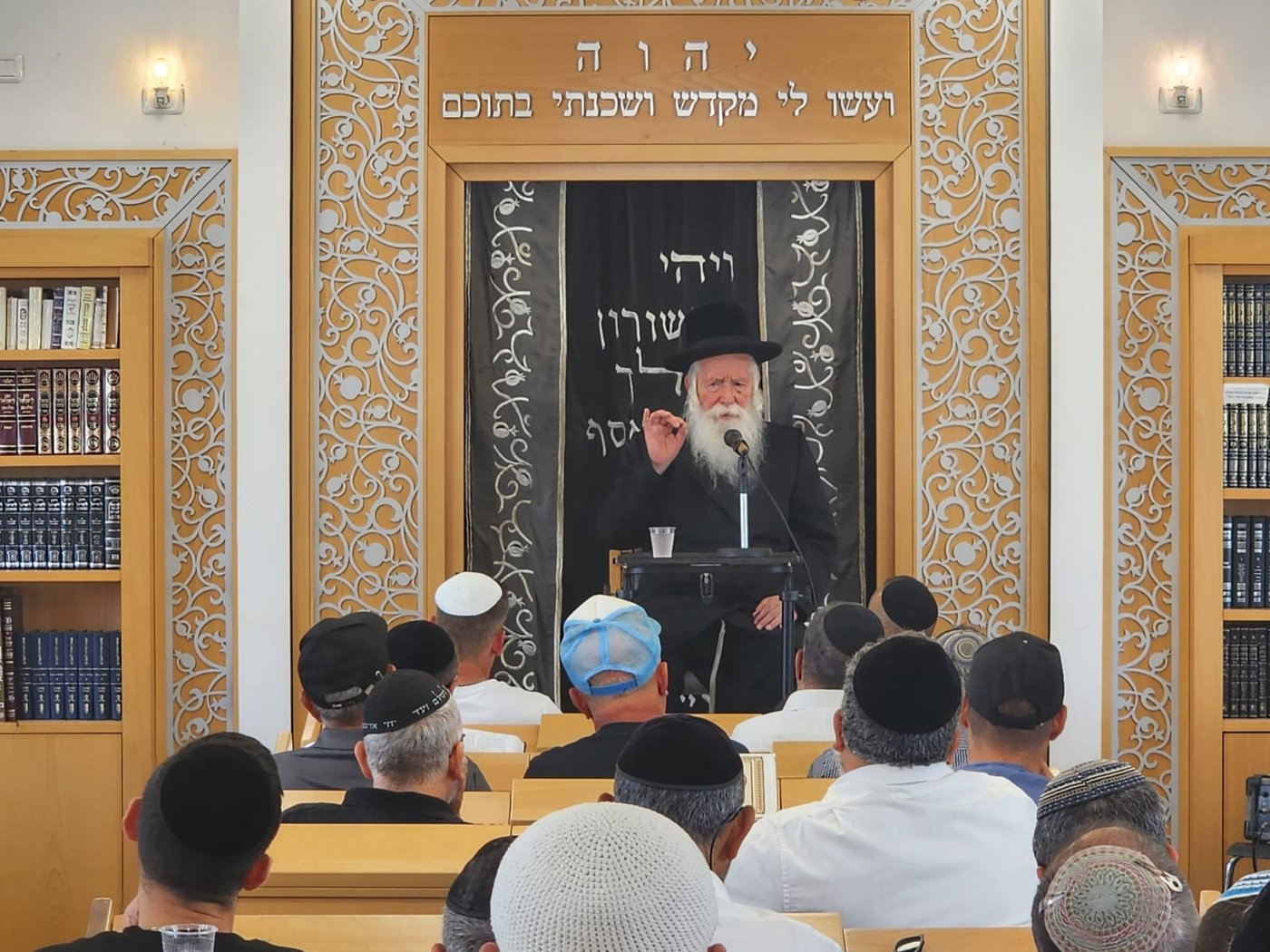 הגרי"ד גרוסמן בשיחה לפני הלוחמים בתעשייה האווירית
