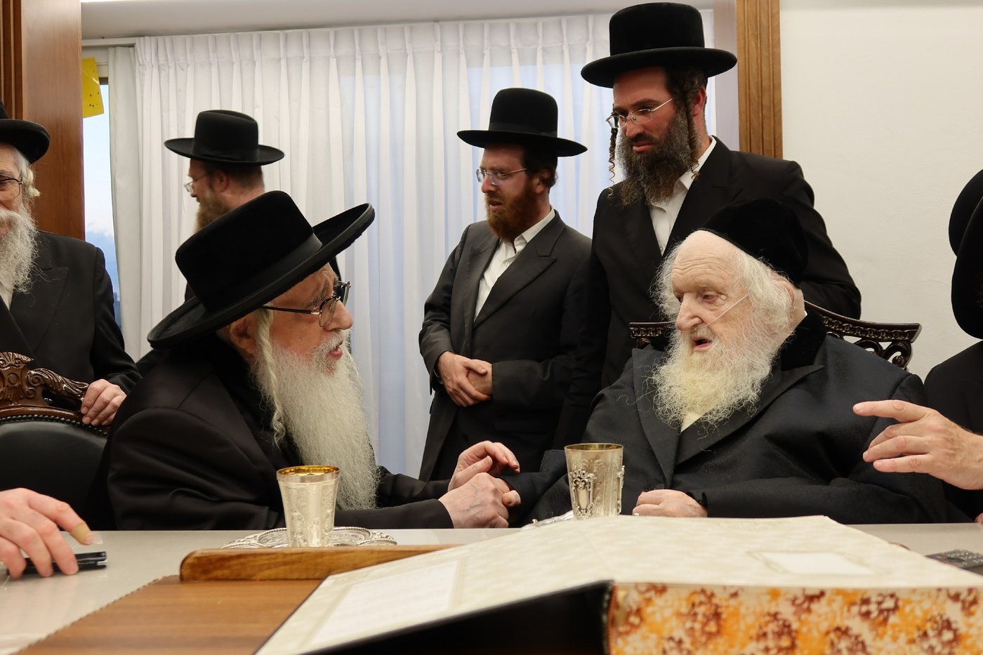 האדמו"ר מצאנז בביקור אצל הגר"מ שטרנבוך