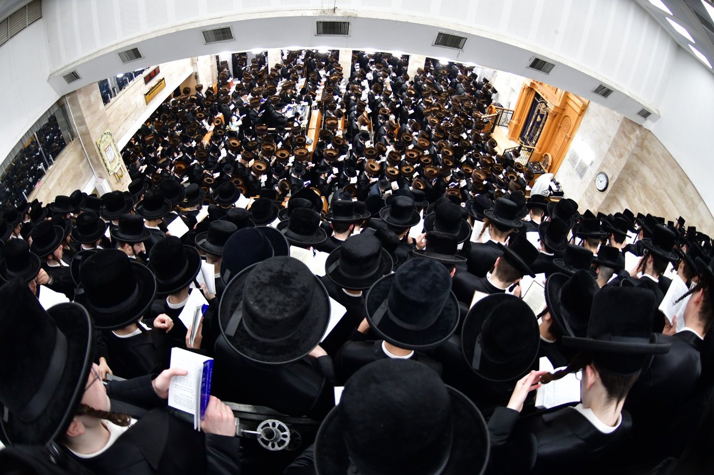 סליחות ראשונות בחצה"ק סערט ויז'ניץ