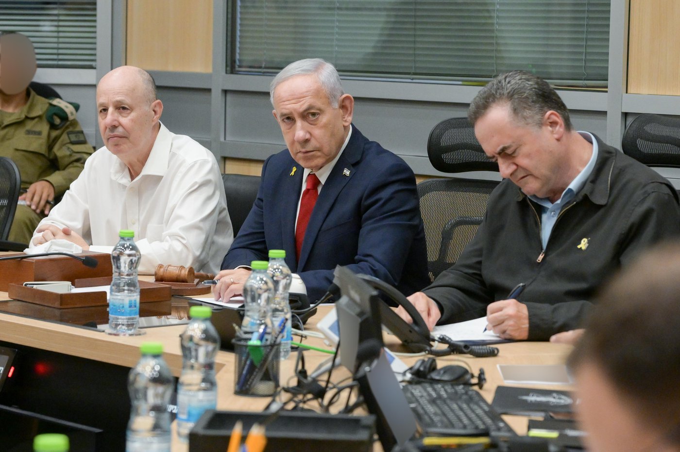 נתניהו בבור