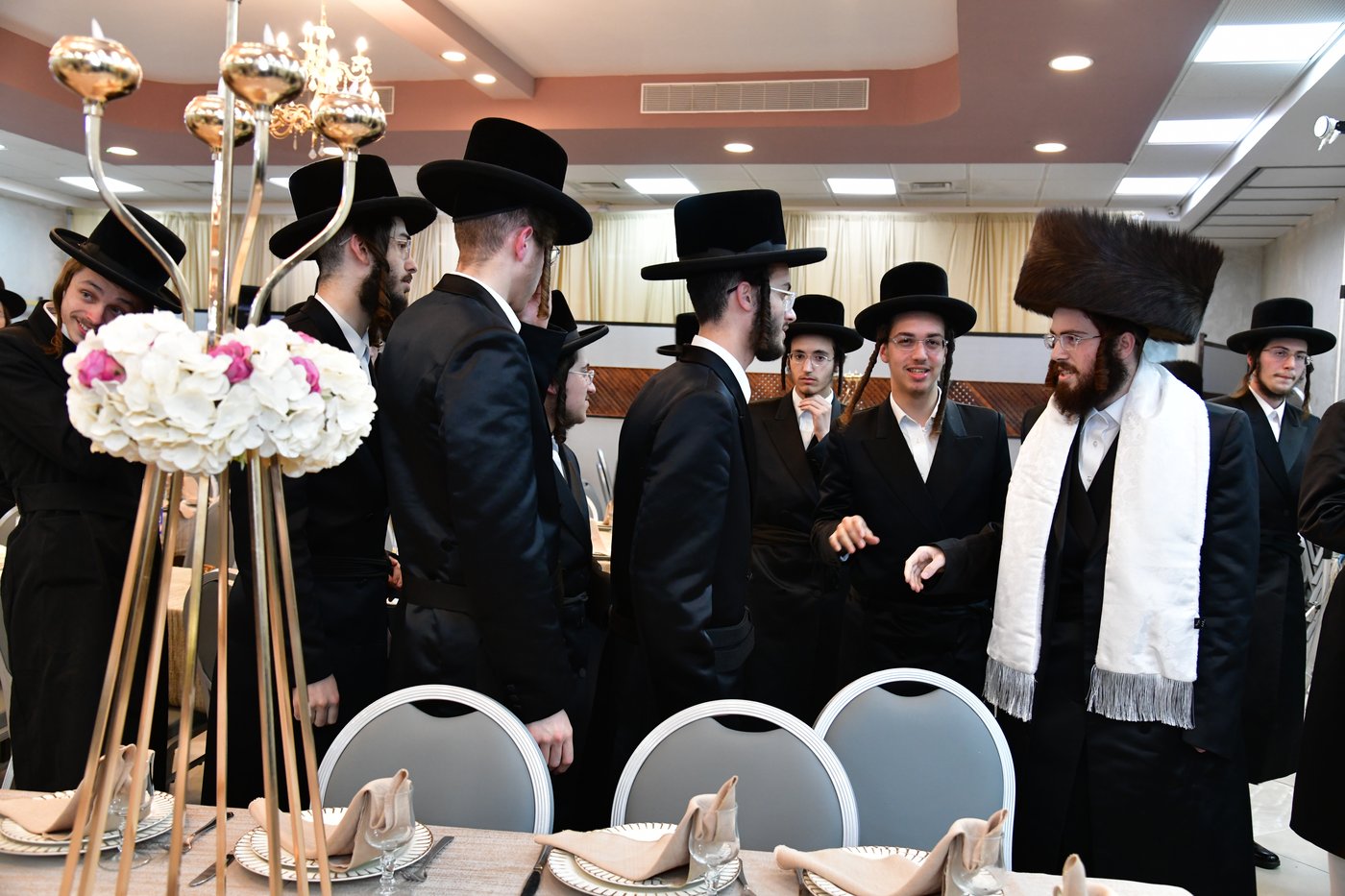 שמחת נישואי בן אב"ד מירון עם נכדת האדמו"ר מלעלוב ניקלשבורג