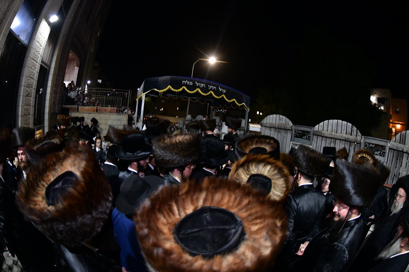 שמחת נישואי בן אב"ד מירון עם נכדת האדמו"ר מלעלוב ניקלשבורג