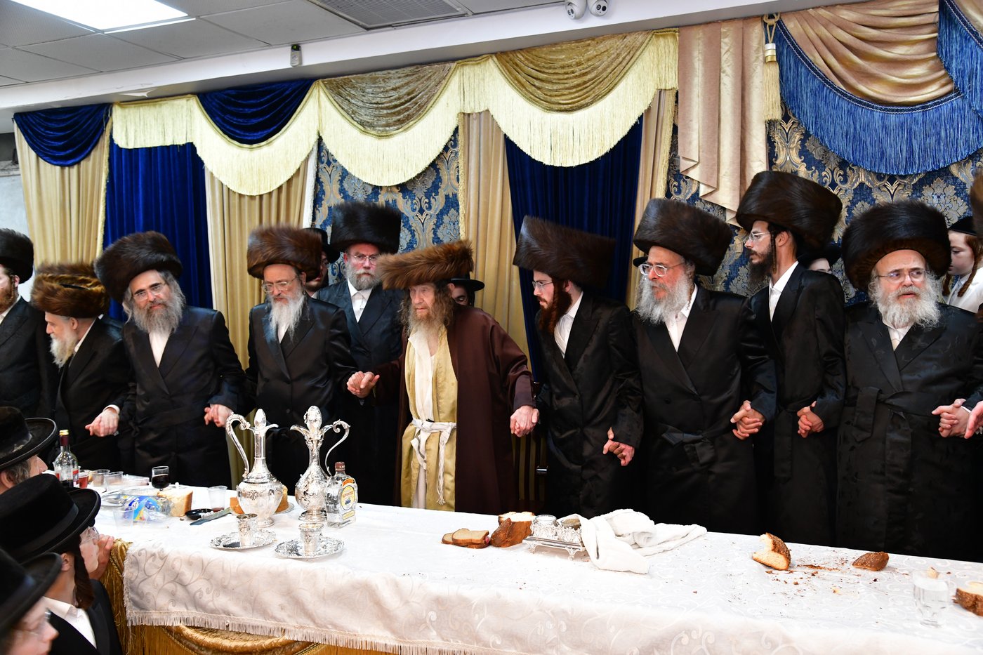 שמחת נישואי בן אב"ד מירון עם נכדת האדמו"ר מלעלוב ניקלשבורג