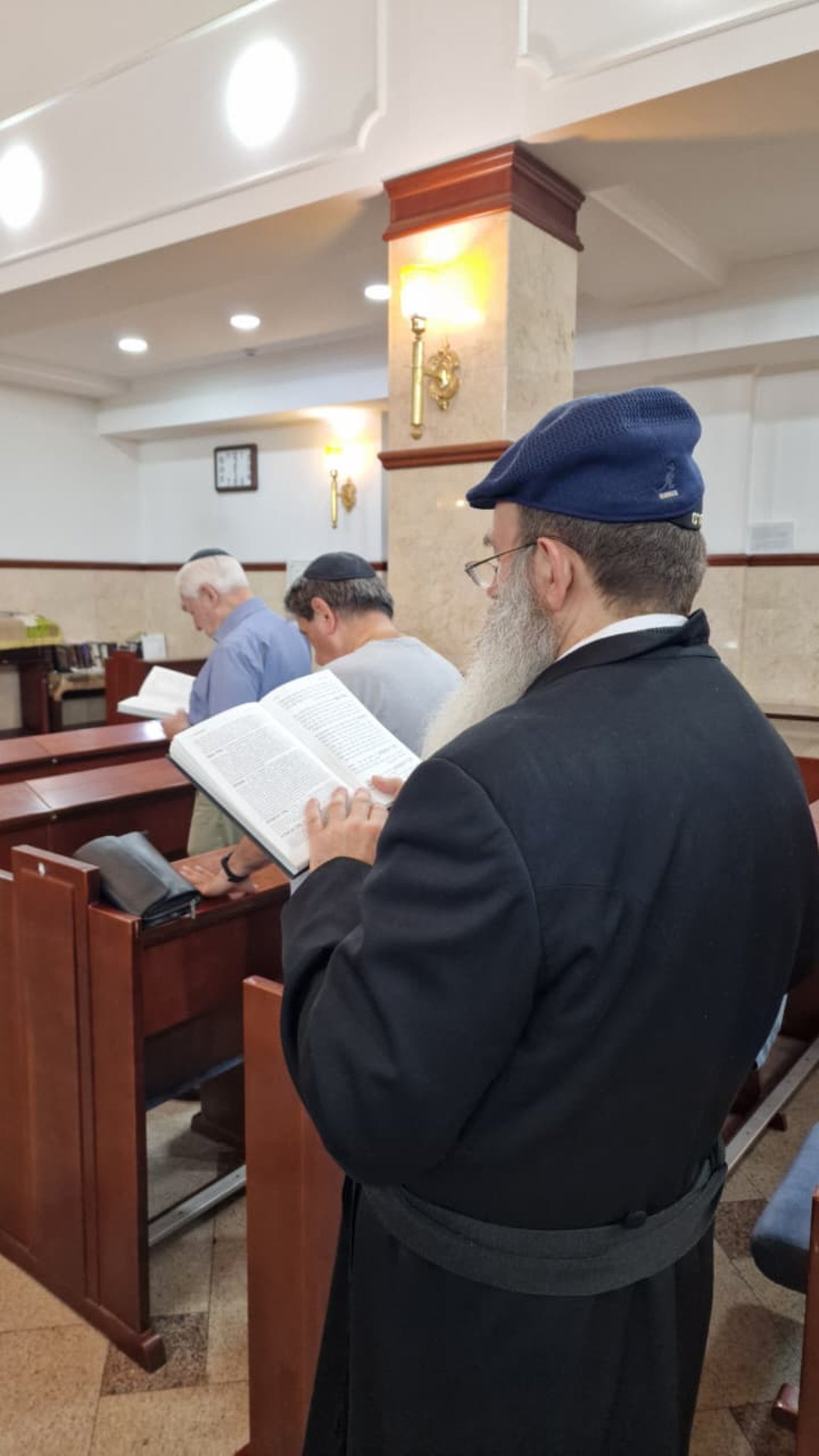 תחת עוצר, בליווי משטרתי: כך התנהל "מבצע סליחות" בעיר הגרעין האוקראינית