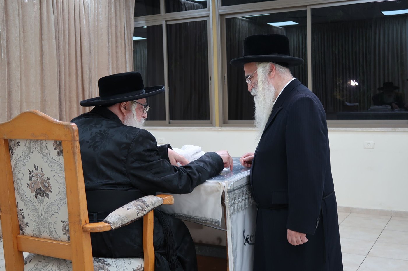האדמו"ר מצאנז בקבלת קהל לקראת ימי הרחמים והסליחות