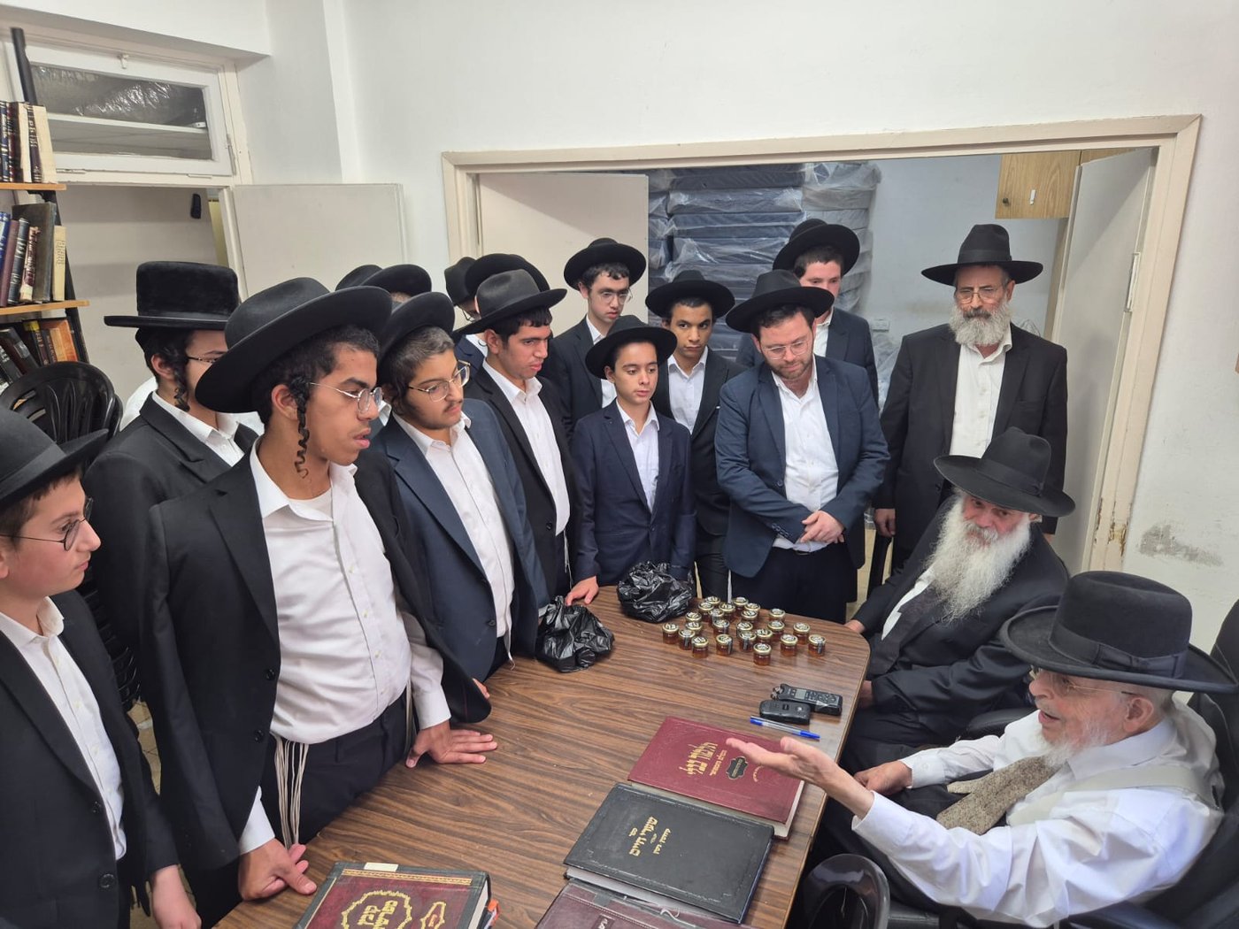 גדולי התורה והכותל: כך נערכו תלמידי 'אורחות חיים' לקראת ראש השנה