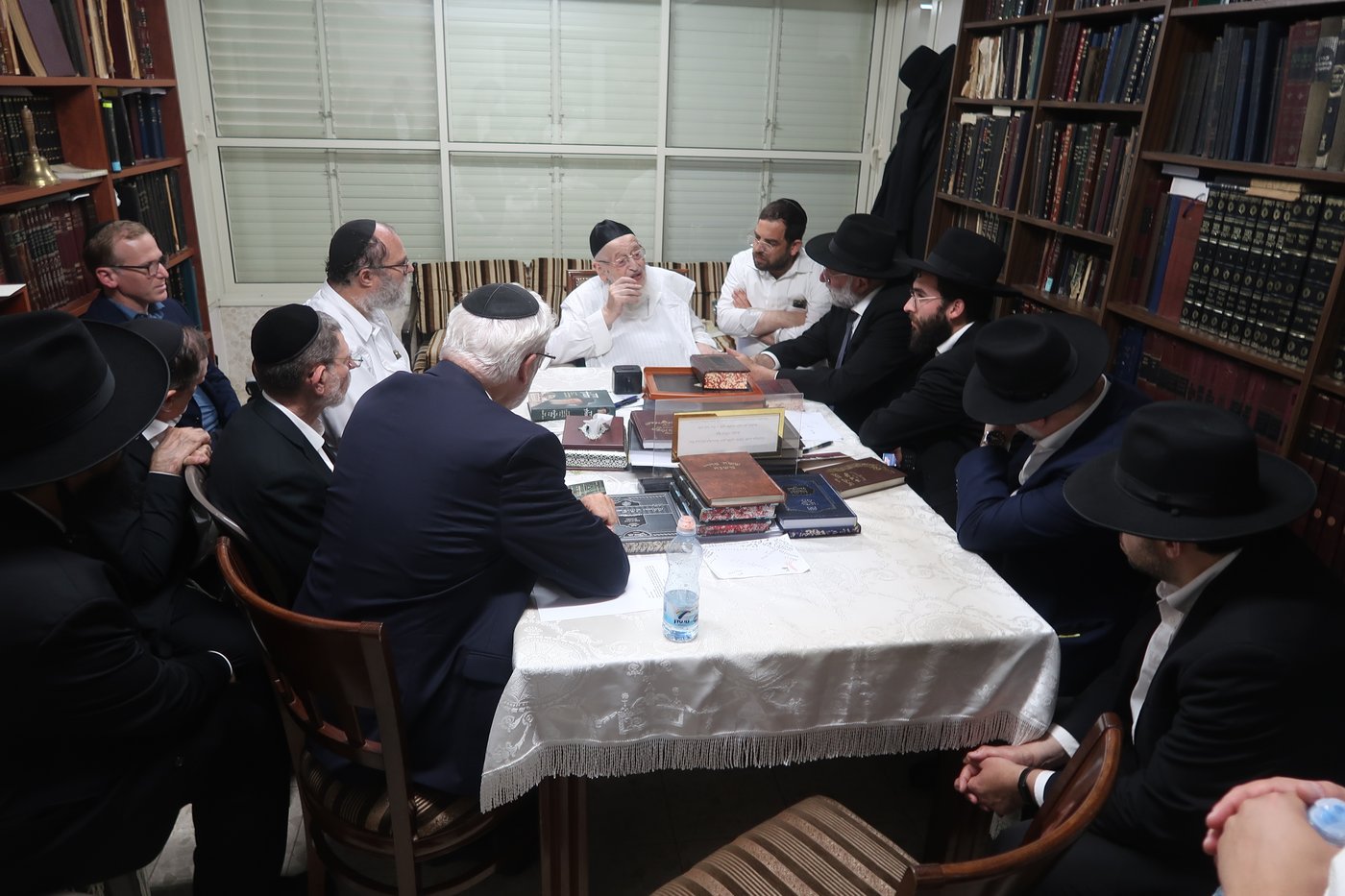  קהילת "אור תורה" דאלאס טקסס בארה"ב בראשות הגר"א פיגנבוים בביקור אצל הגרמ"צ ברגמן