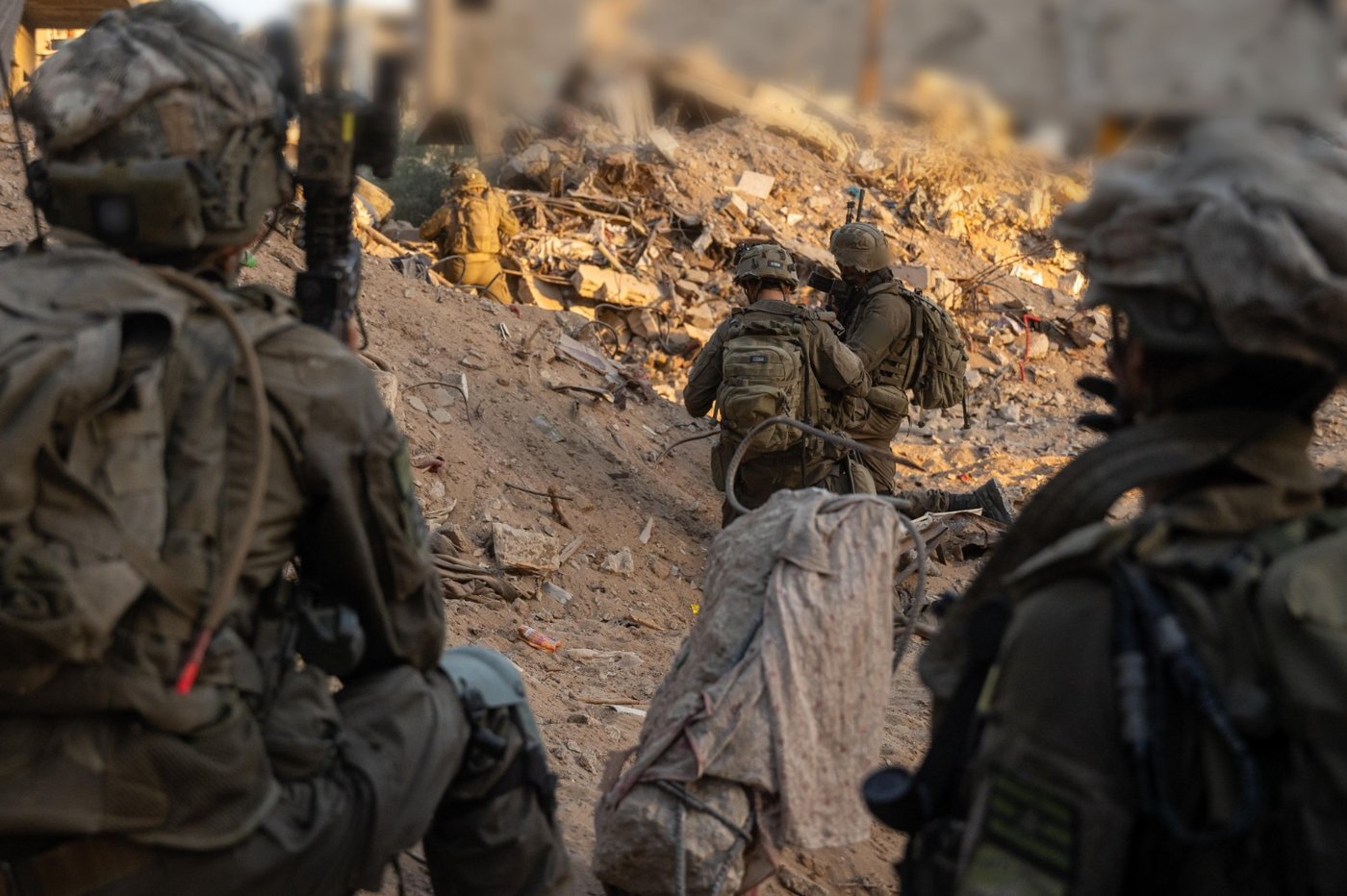 הלוחמים מחסלים מחבלים בשטח; חיל האוויר תוקף מטרות טרור