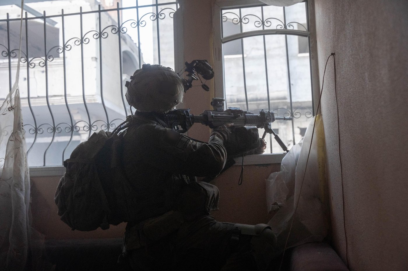 הלוחמים מחסלים מחבלים בשטח; חיל האוויר תוקף מטרות טרור