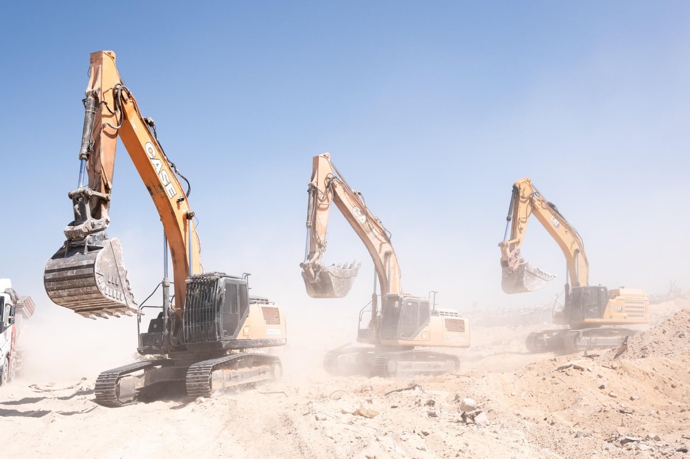 הלוחמים מחסלים מחבלים בשטח; חיל האוויר תוקף מטרות טרור