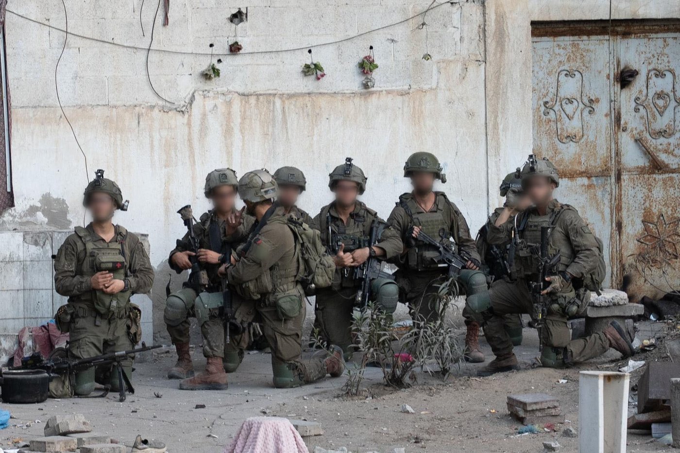 הלוחמים מחסלים מחבלים בשטח; חיל האוויר תוקף מטרות טרור