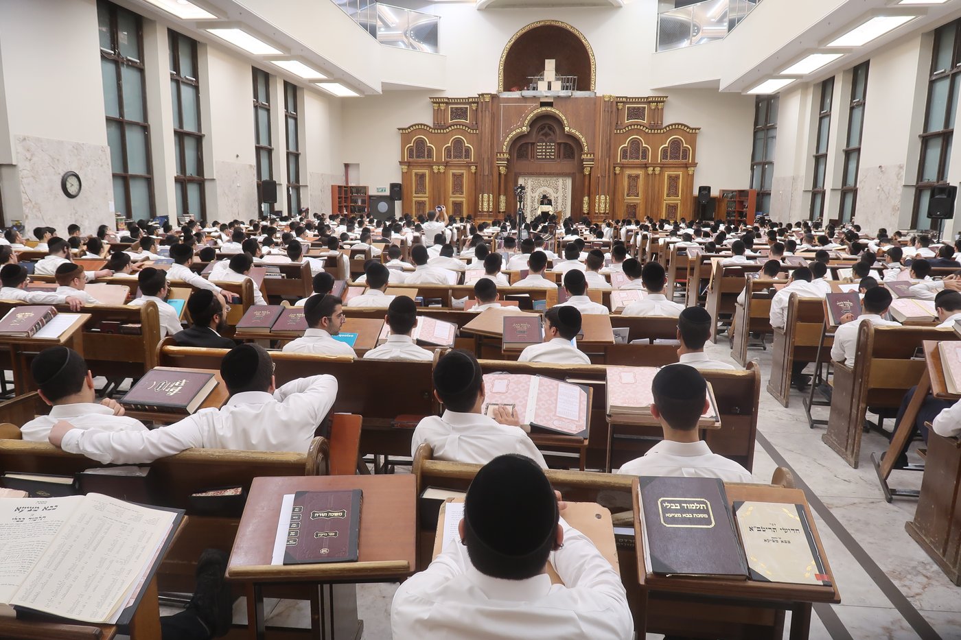 הגרמ"ה הירש בשיחה בישיבת 'משכנות התורה'