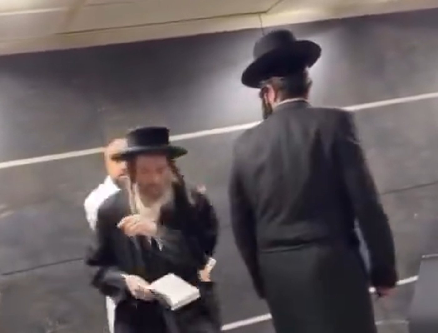 אנטישמיות בטורקיה: יהודים חרדים הותקפו בנמל התעופה באיסטנבול