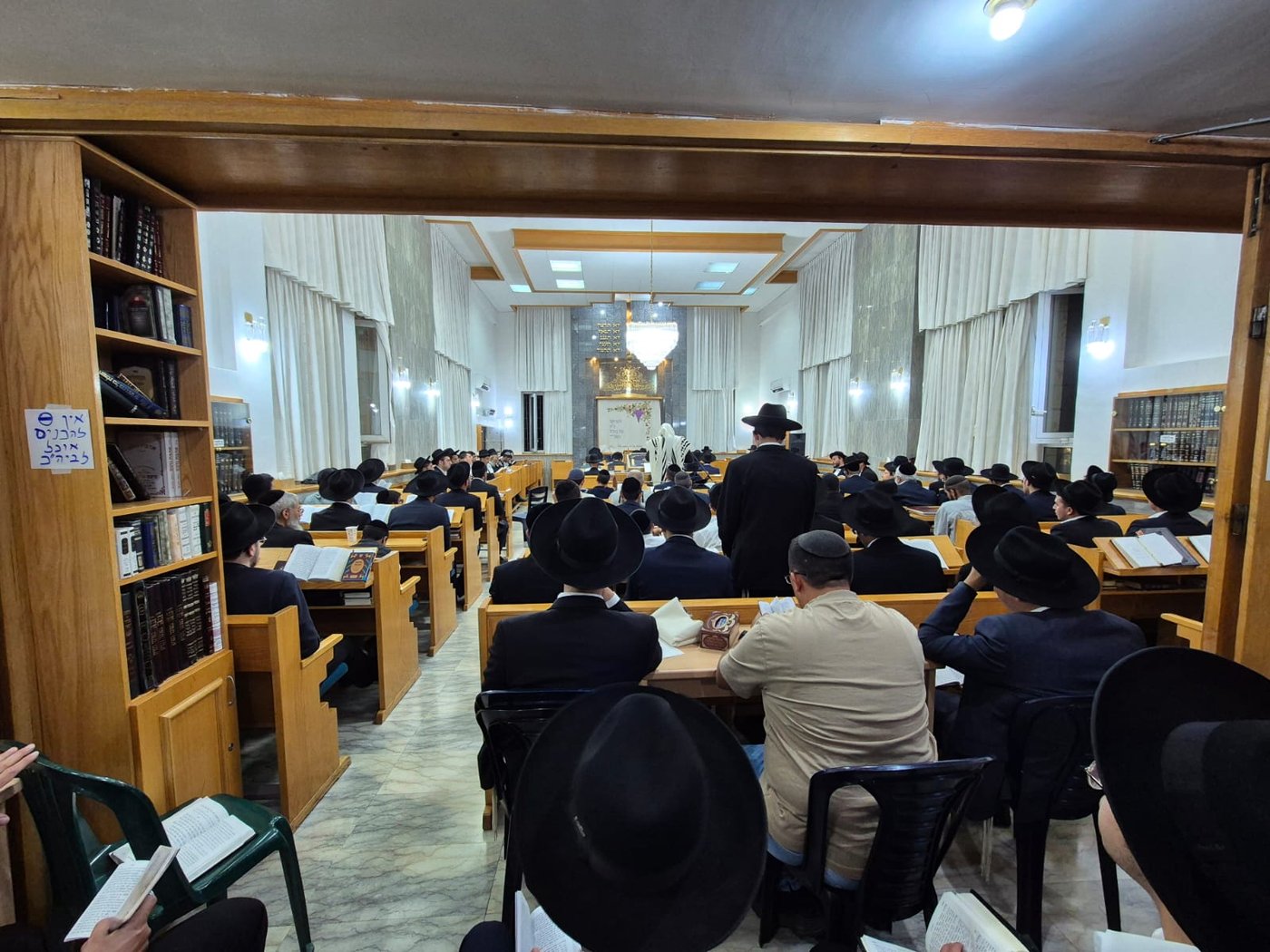סליחות בבית הכנסת 'מסילת ישרים'