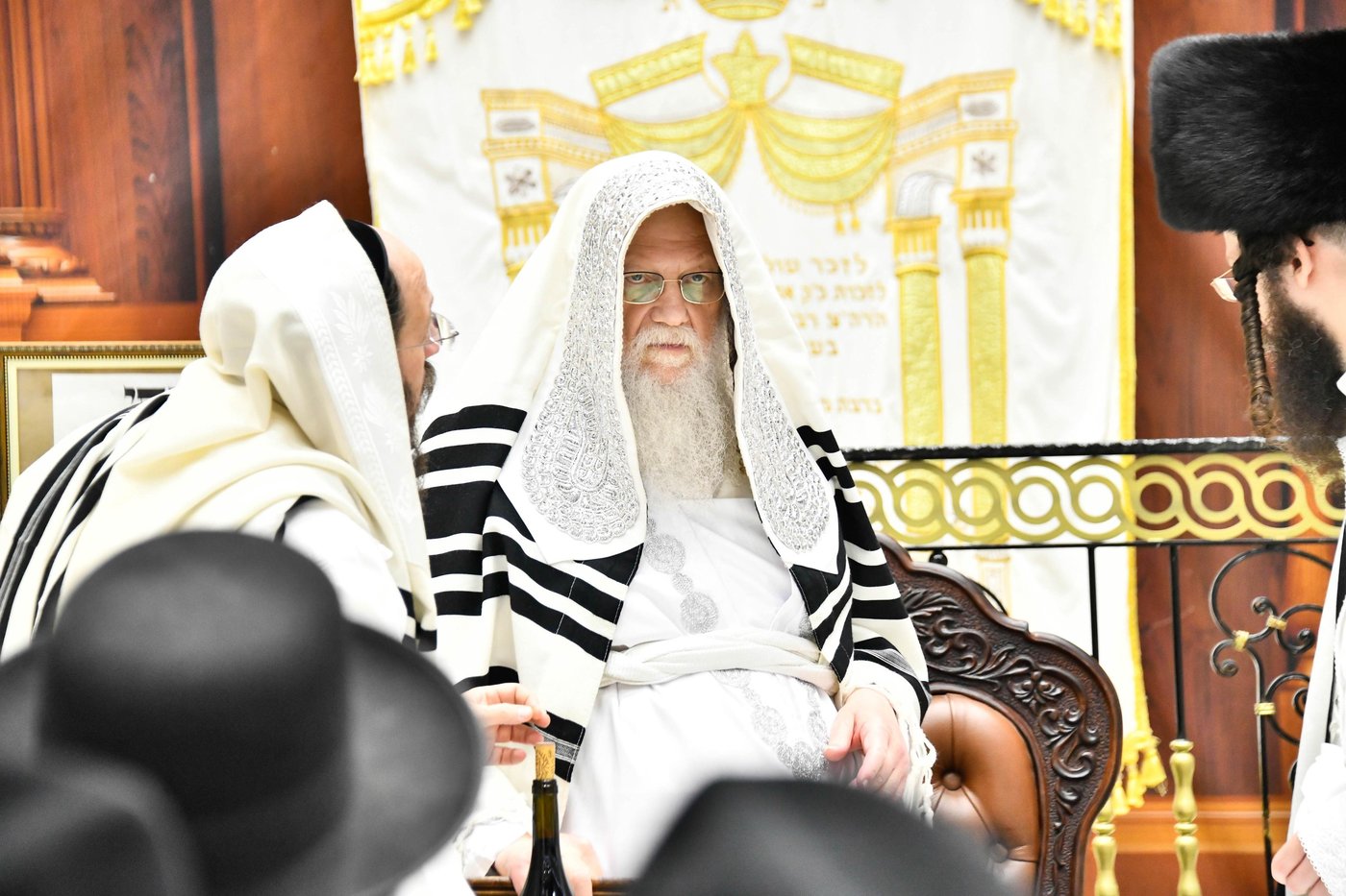 מוצאי יום כיפור בחצה"ק מודז'יץ