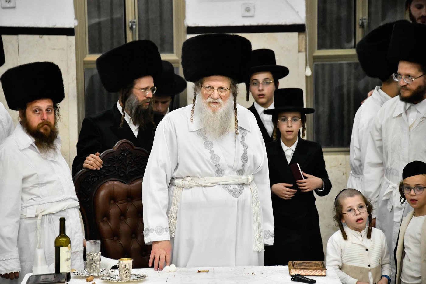 מוצאי יום כיפור בחצה"ק מודז'יץ