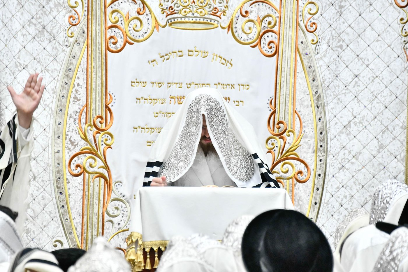 מוצאי יום כיפור בחצה"ק סאדיגורה